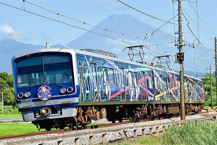 「HAPPY PARTY TRAIN」に「高海千歌」誕生日ヘッドマーク 