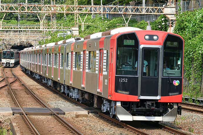 阪神1000系塗装変更車が営業運転を開始