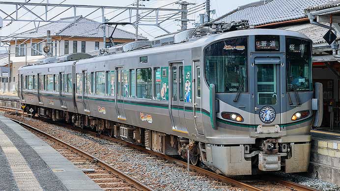 227系1000番代SD03編成に「ストリートファイター」キャラクターラッピング