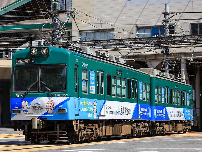 京阪大津線で「国勢調査2025」ラッピング電車