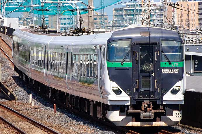 E257系5500番代による団臨運転