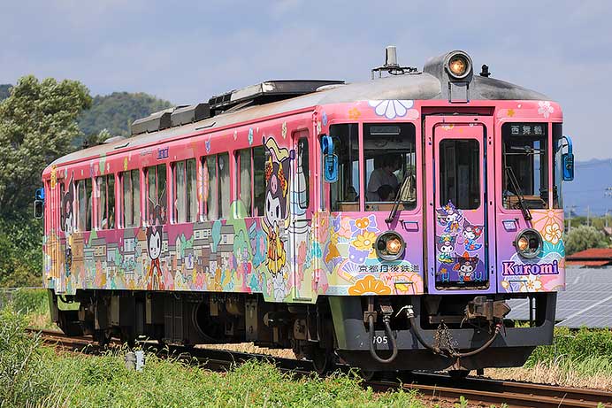 丹鉄で「クロミの丹後七姫トレイン」ラッピング列車運行