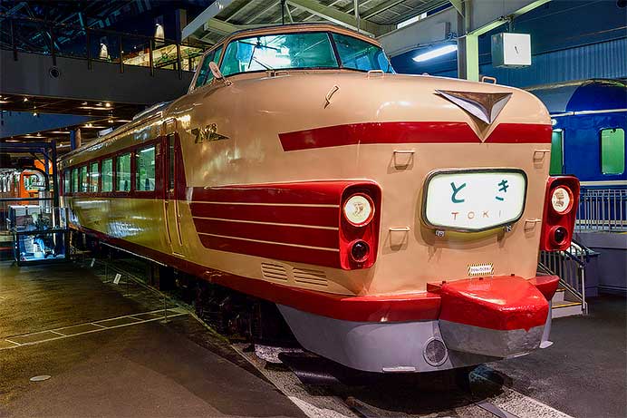 鉄道博物館の181系電車，前部標識灯が外された姿に