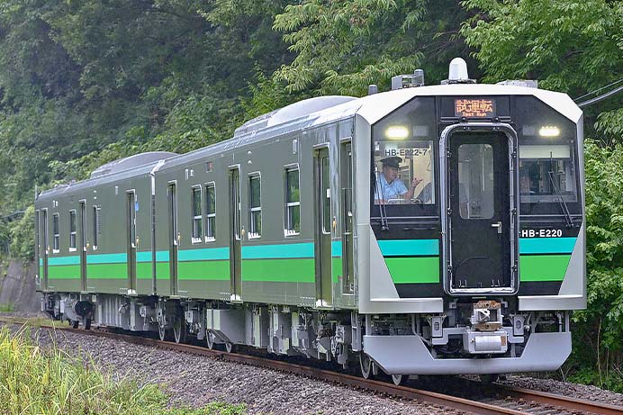 HB-E220系が八高線で試運転