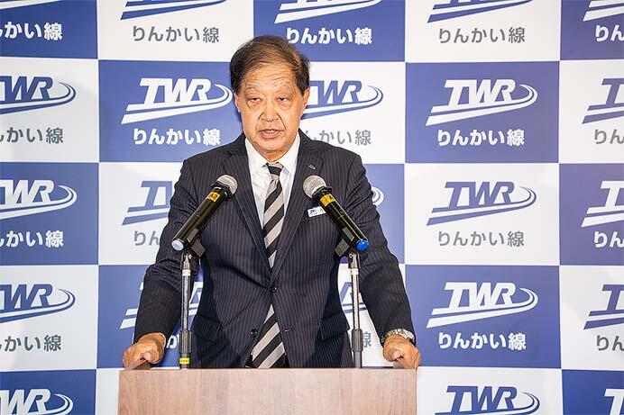 りんかい線新形車両「71-000形」の出発式を実施