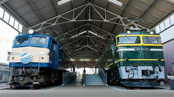 京都鉄道博物館所蔵のEF58 150に寝台特急“あかつき”のヘッドマーク