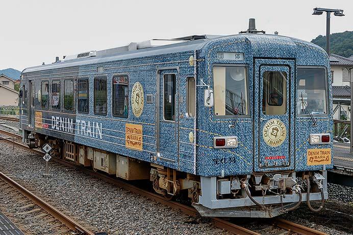 井原鉄道で「デニムトレイン」が登場