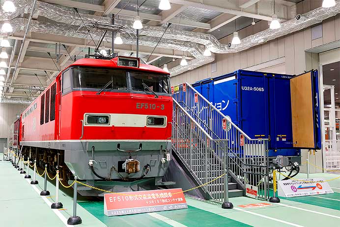 京都鉄道博物館でJR貨物車両，各種コンテナの特別展示