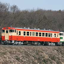 一般形気動車標準色ふうのキハ40 1003が運転を開始