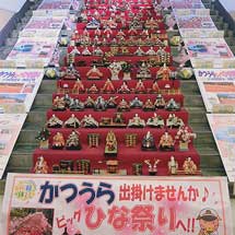 両国駅で，ひな人形の展示