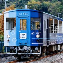 「藍よしのがわトロッコ」＋キハ185系2両を使用した団臨運転