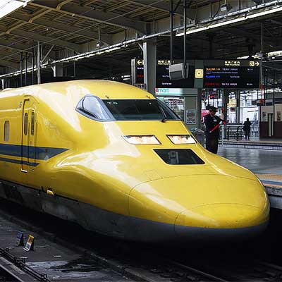 923形「ドクターイエロー」が新大阪で並ぶ｜鉄道ニュース｜2008