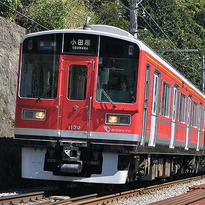 小田急 1000形 赤 4両編成 レーティッシュカラー 、 ベルニナ