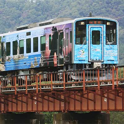 キハ126 山陰海岸ジオパーク 臨時快速“山陰海岸ジオライナー”にラッピング車両｜鉄道ニュース｜2011