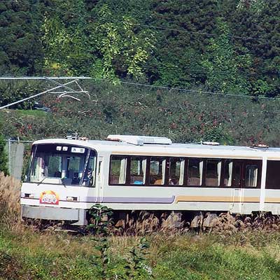 秋田内陸縦貫鉄道AN8900形が弘前まで乗り入れ｜鉄道ニュース｜2013年10