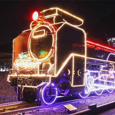 津和野駅前のD51 194にイルミネーション｜鉄道ニュース｜2014年1月7日