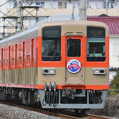 東武8000系81107編成・81111編成に「鉢形駅リニューアル」記念
