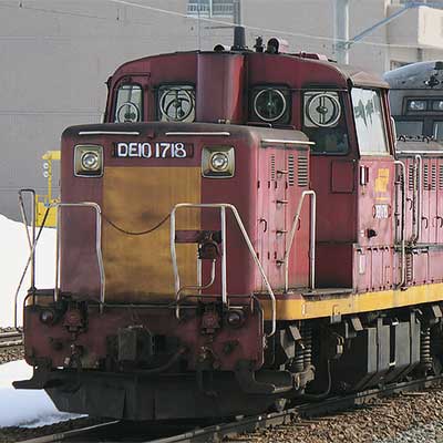 DE10 1718が旧鷲別機関区へ｜鉄道ニュース｜2015年3月8日掲載｜鉄道