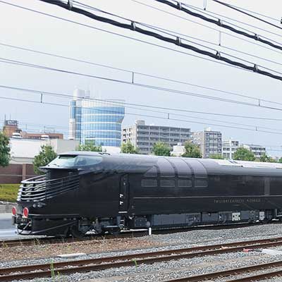 トワイライトエクスプレス瑞風」の先頭車両が甲種輸送される｜鉄道