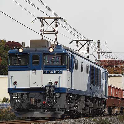 EF64 1027 EF64 37 EF64 1001 ３つセット EF64 1001とEF64 1028の復活国鉄色セットが入線です。TOMIX