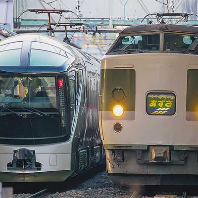 E001形「四季島」と189系“あずさ”80号が並ぶ｜鉄道ニュース｜2018年5月