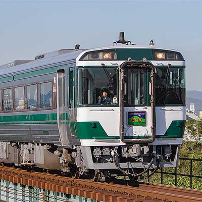 JRキハ185系 アイランドエクスプレス四国Ⅱ 活躍が続く「アイランドエクスプレス2」塗色のキハ185系 | 鉄道