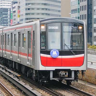 御堂筋線30000系にOsaka Metro開業1周年記念ヘッドマーク｜鉄道