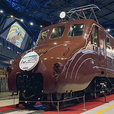 鉄道博物館でEF55 1に『南館開館1周年記念ヘッドマーク』 『400系