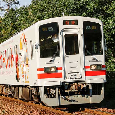 信楽高原鐵道SKR401のラッピングに変化｜鉄道ニュース｜2019年10
