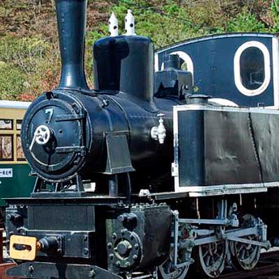 あしおトロッコ館で，もと井笠鉄道のコッペル7号機の保存を継続