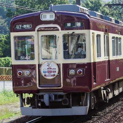 能勢電鉄5142編成に5100系誕生50周年記念ヘッドマーク｜鉄道
