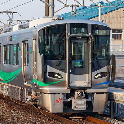 あいの風とやま鉄道521系1000番代AK20編成が営業運転を開始