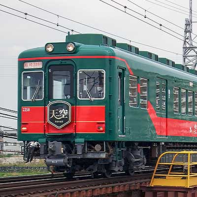 南海2200系「天空」が難波まで入線｜鉄道ニュース｜2022年3月24日掲載