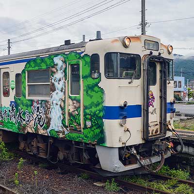 キハ47 8132に「ロマンシング佐賀」ラッピング｜鉄道ニュース｜2022年9