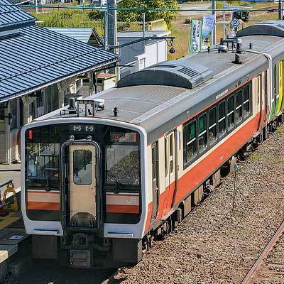 キハE120-2に旧国鉄色ラッピング｜鉄道ニュース｜2022年10月3日