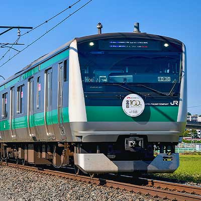 E233系ハエ106編成に「川越市市制施行100周年」×「鉄道開業150年