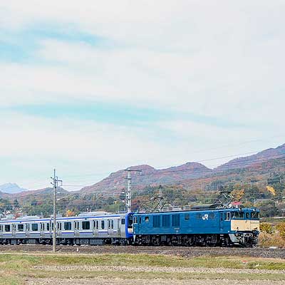 E235系1000番台F-21編成が配給輸送される