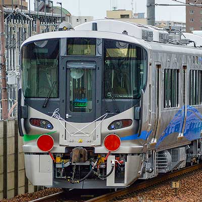 あいの風とやま鉄道521系4両が甲種輸送される｜鉄道ニュース｜2023年2