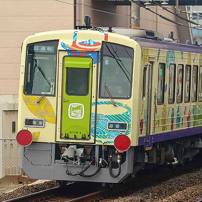 キハ120 8が「お茶の京都トレイン」ラッピングで出場｜鉄道ニュース