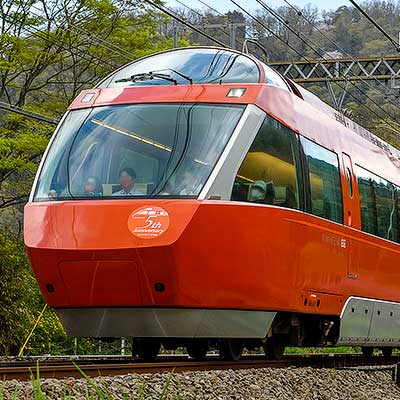 小田急70000形「GSE」に就役5周年ヘッドマーク｜鉄道ニュース