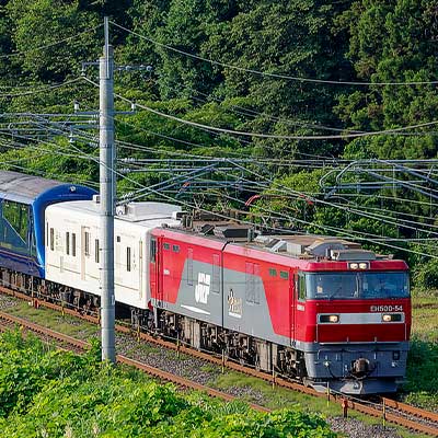 伊豆急行の「THE ROYAL EXPRESS」とマニ50が北海道へ甲種輸送される