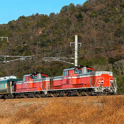 DD51形重連と「サロンカーなにわ」5両による訓練列車運転｜鉄道