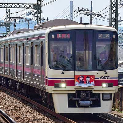 京王8000系に「アイドルマスター シャイニーカラーズ」ヘッドマーク