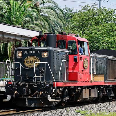 嵯峨野観光鉄道DE10 1104が京都鉄道博物館「SLスチーム」号を代走