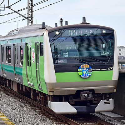 E233系7000番代ハエ117編成に埼京線開業40周年記念ラッピング｜鉄道