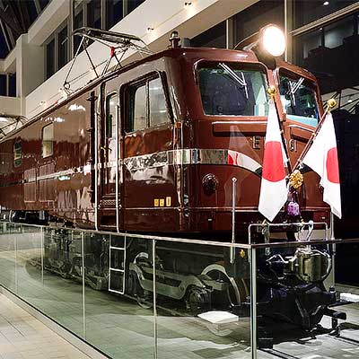 EF58 61号機にお召飾りが取り付けられる｜鉄道ニュース｜2025年12月26